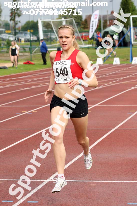 Womens under-17s 1500 metres, Northern Under-17s/U-15s and U13s Champs, Leigh Sports Village, Leigh. Photo: David T. Hewitson/Sports for All Pics